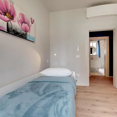 Lido's Garden Apartment *